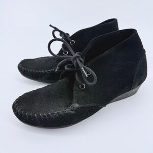 Minnetonka Y2K Wedge Ankle Bootie 6 Black Suede Leather Boho Moccasin Whimsigoth